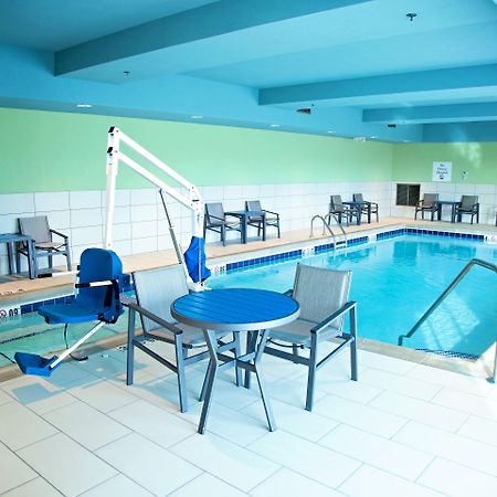 Holiday Inn Express & Suites Great Bend By Ihg Экстерьер фото