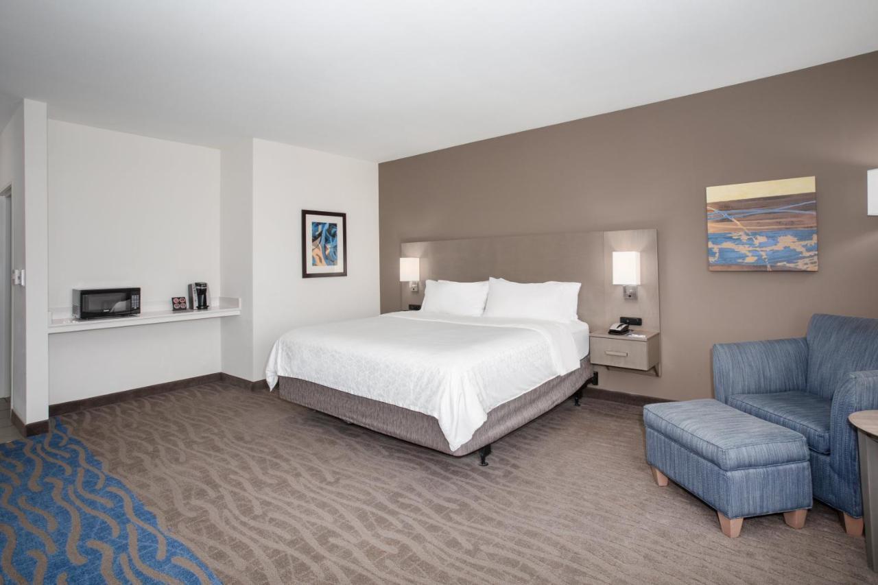 Holiday Inn Express & Suites Great Bend By Ihg Экстерьер фото