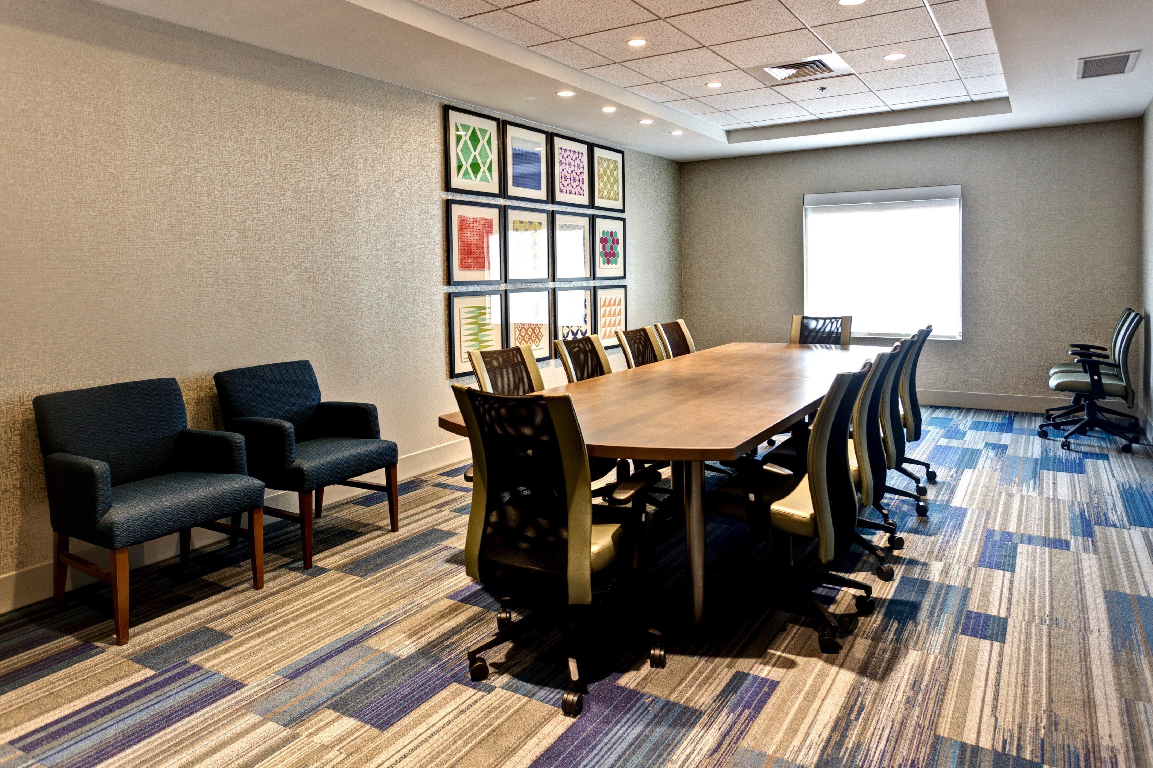 Holiday Inn Express & Suites Great Bend By Ihg Экстерьер фото