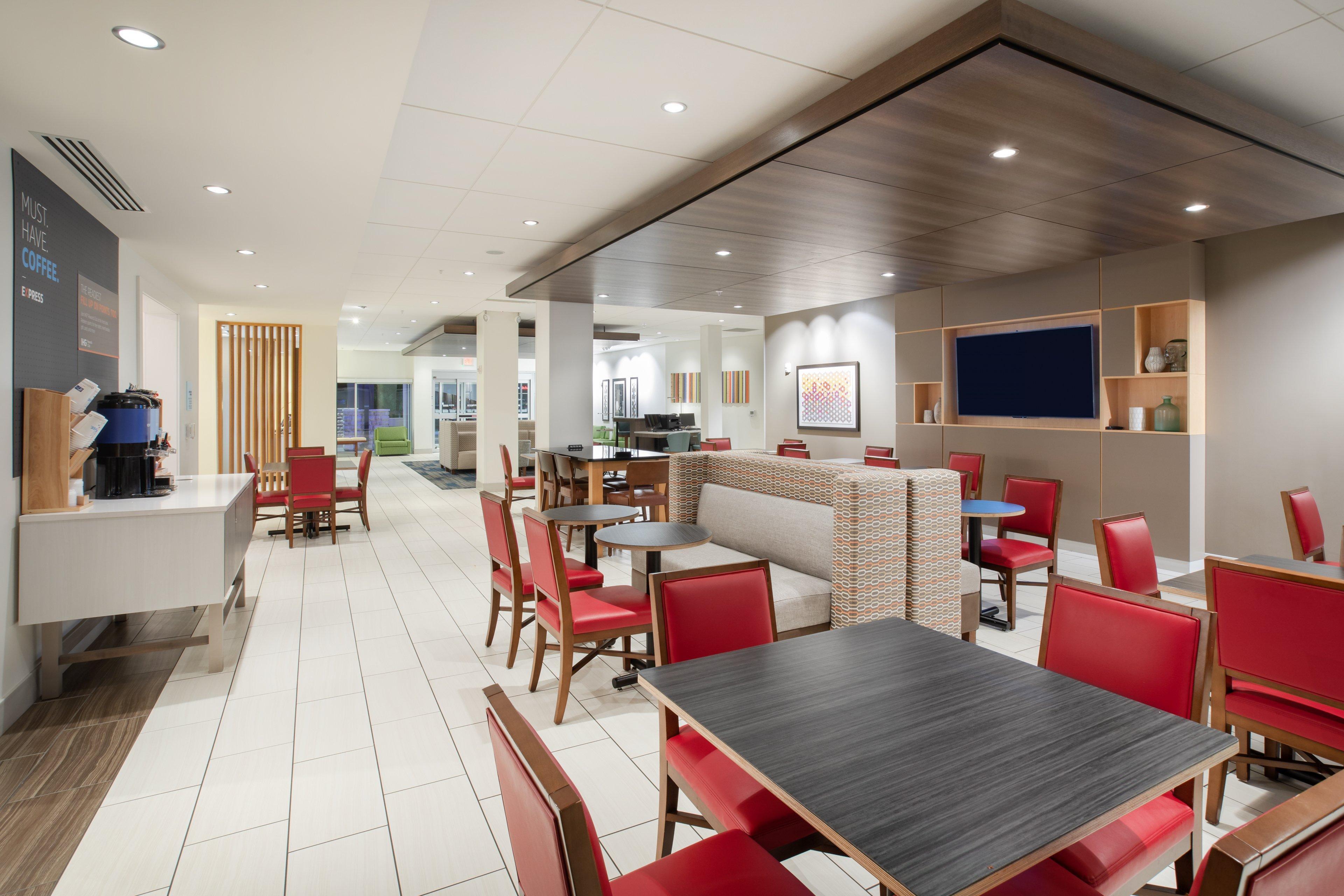 Holiday Inn Express & Suites Great Bend By Ihg Экстерьер фото