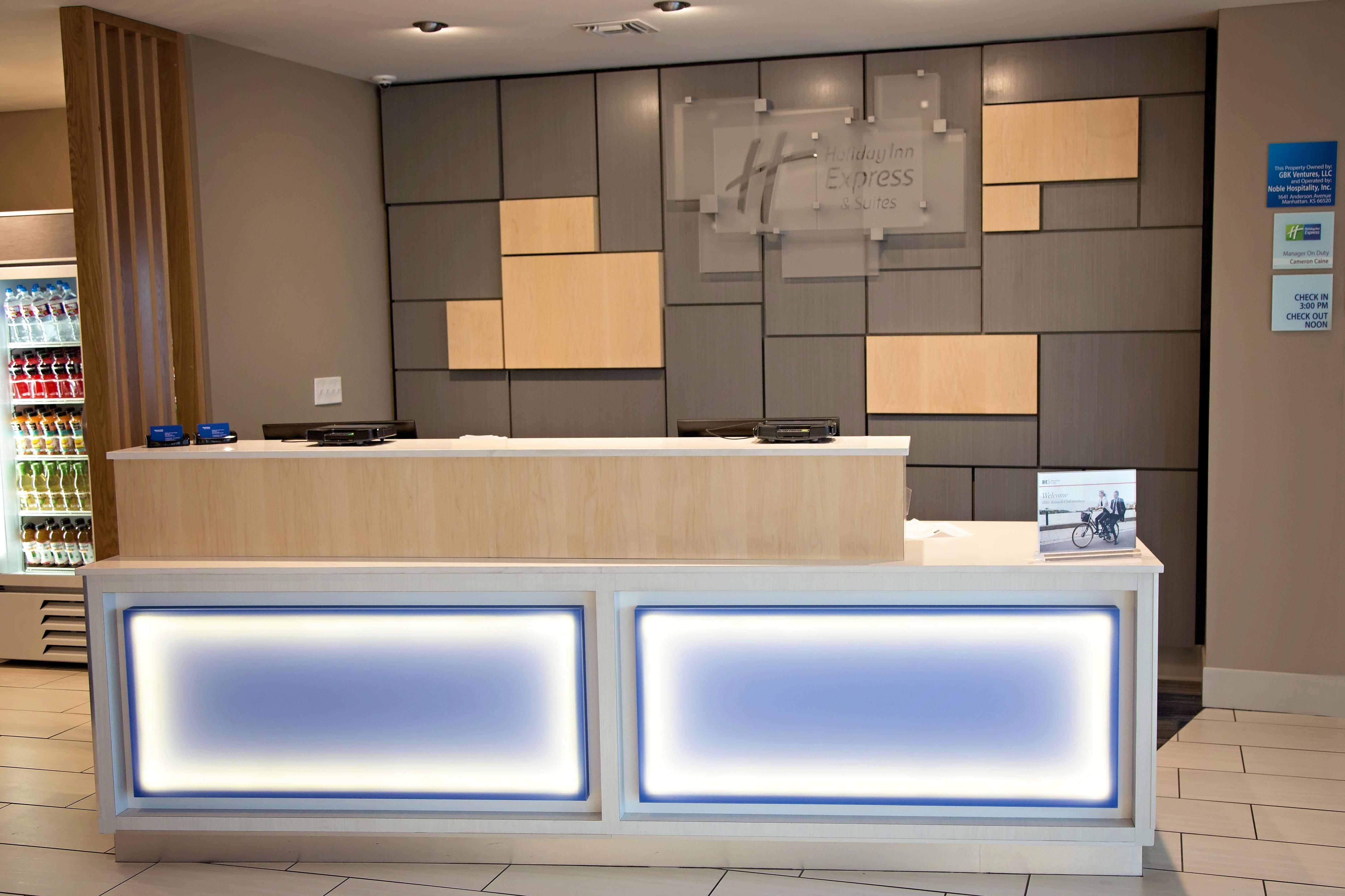 Holiday Inn Express & Suites Great Bend By Ihg Экстерьер фото