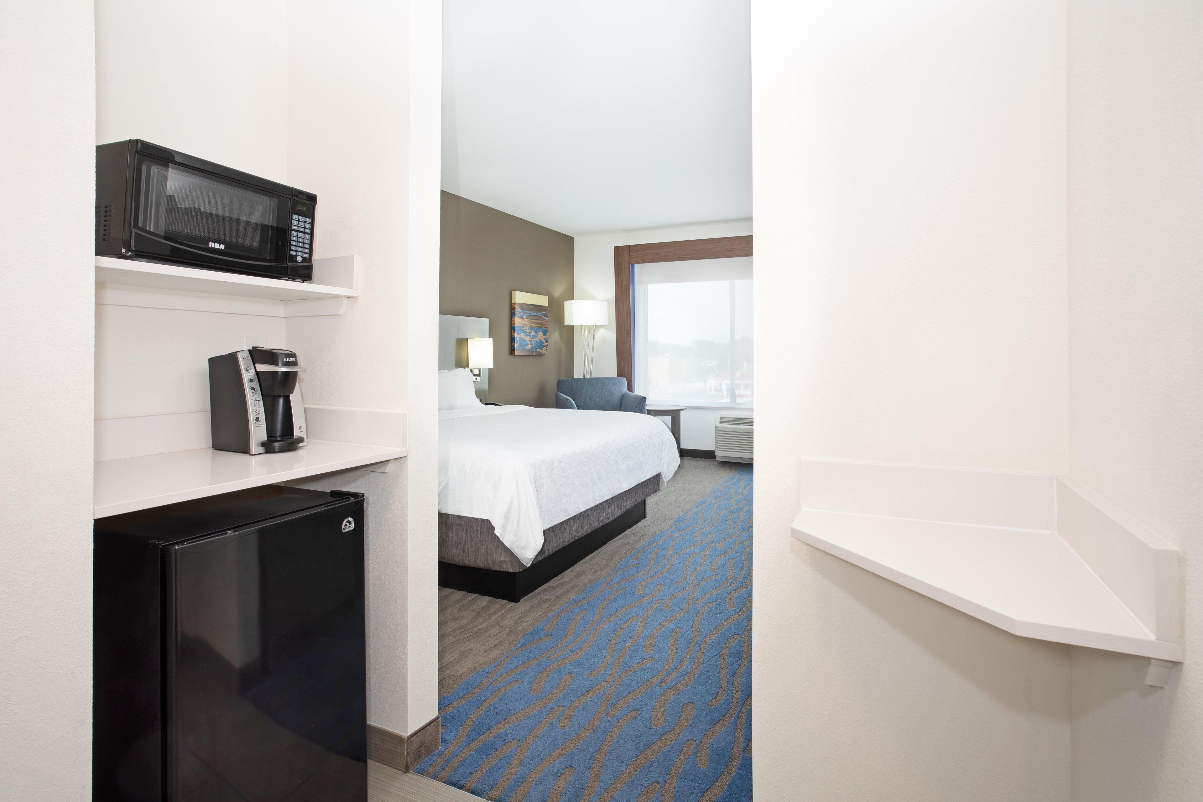 Holiday Inn Express & Suites Great Bend By Ihg Экстерьер фото