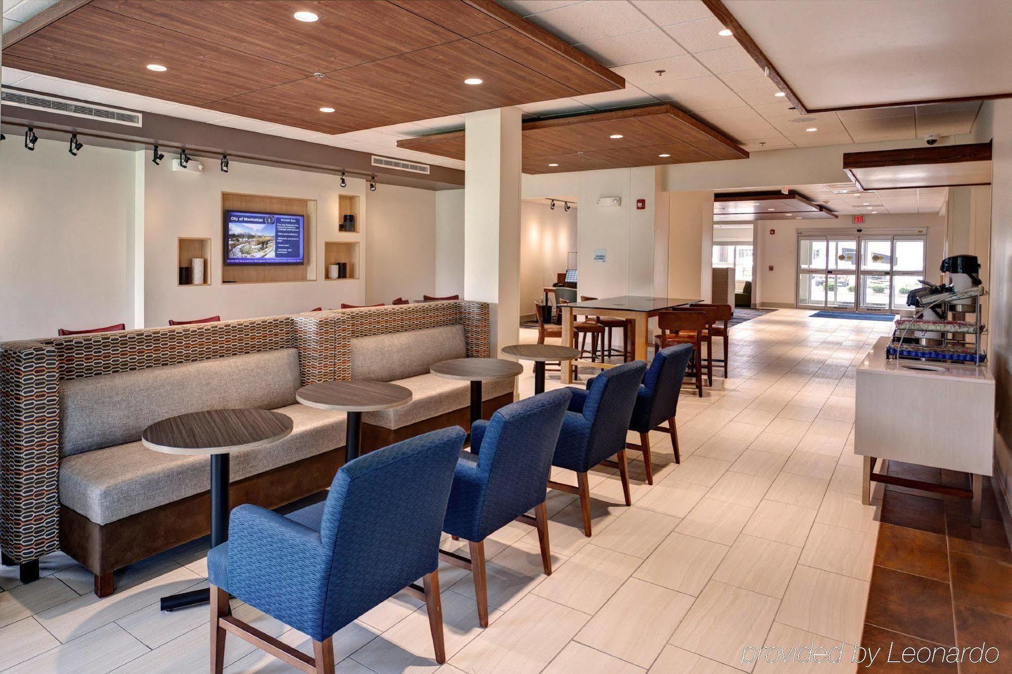 Holiday Inn Express & Suites Great Bend By Ihg Экстерьер фото