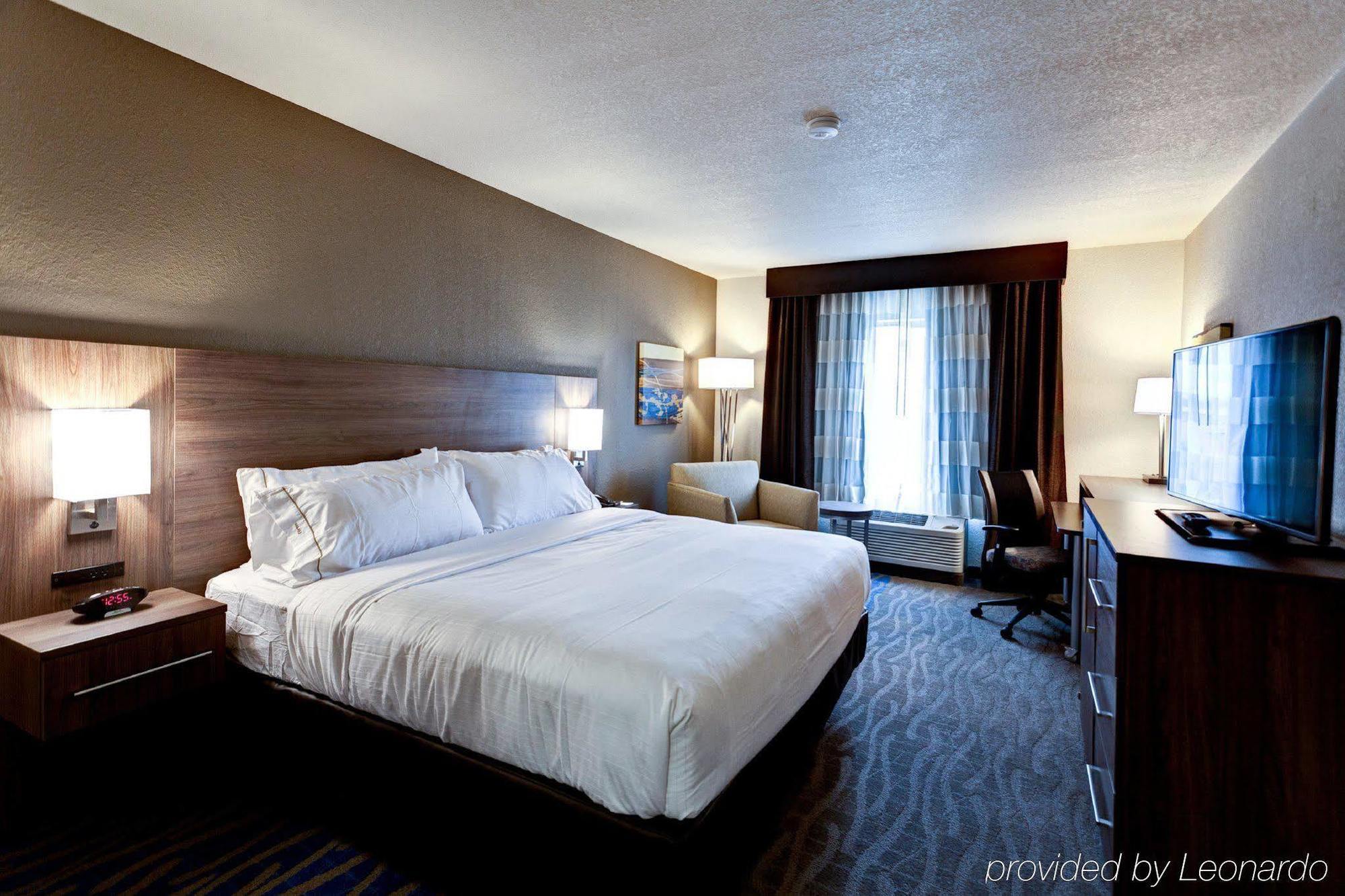 Holiday Inn Express & Suites Great Bend By Ihg Экстерьер фото