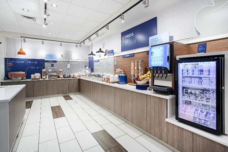 Holiday Inn Express & Suites Great Bend By Ihg Экстерьер фото